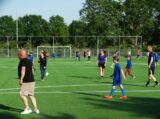 Laatste training S.K.N.W.K. JO11-1JM van seizoen 2022-2023 (partijtje tegen de ouders) (75/221)